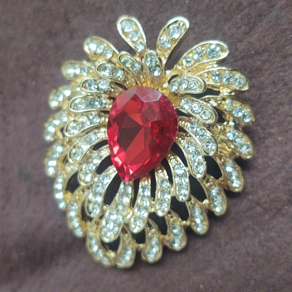 Teardrop Red Rhinestone Brooch - Picture 4 of 4